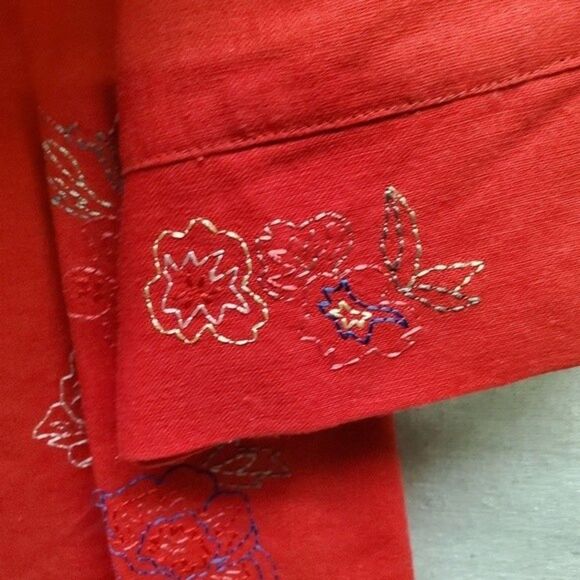 Red Embroidered Linen/Rayon Floral Motif Top in Size L - Picture 8 of 9